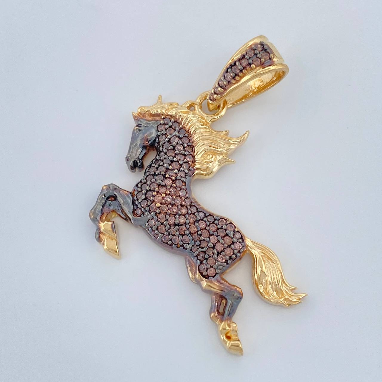Dije Caballo 5.95gr / 4cm / Dos Oros Negro Amarillo 18K +