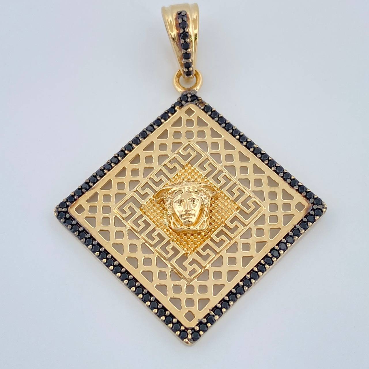 Dije Placa Medusa 4.85gr / 4.3cm / Oro Amarillo 18K +