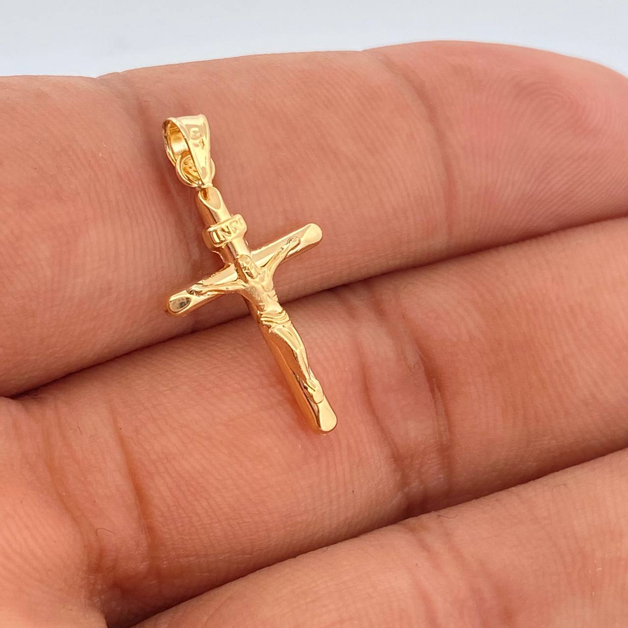 Dije Cruz Cristo 0.7gr / 2.6cm / Oro Amarillo 18K %