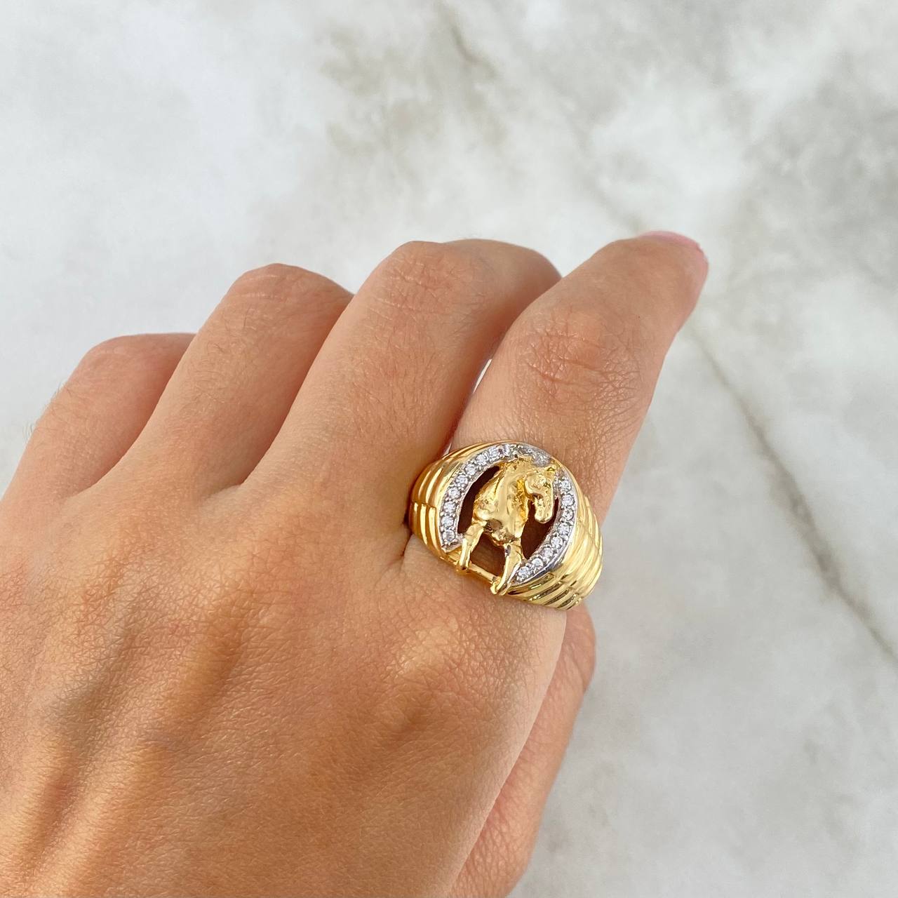 Anillo Caballo Ovalo 9.45gr T9 3/4 Circones Blancos Dos Oros Blanco Amarillo