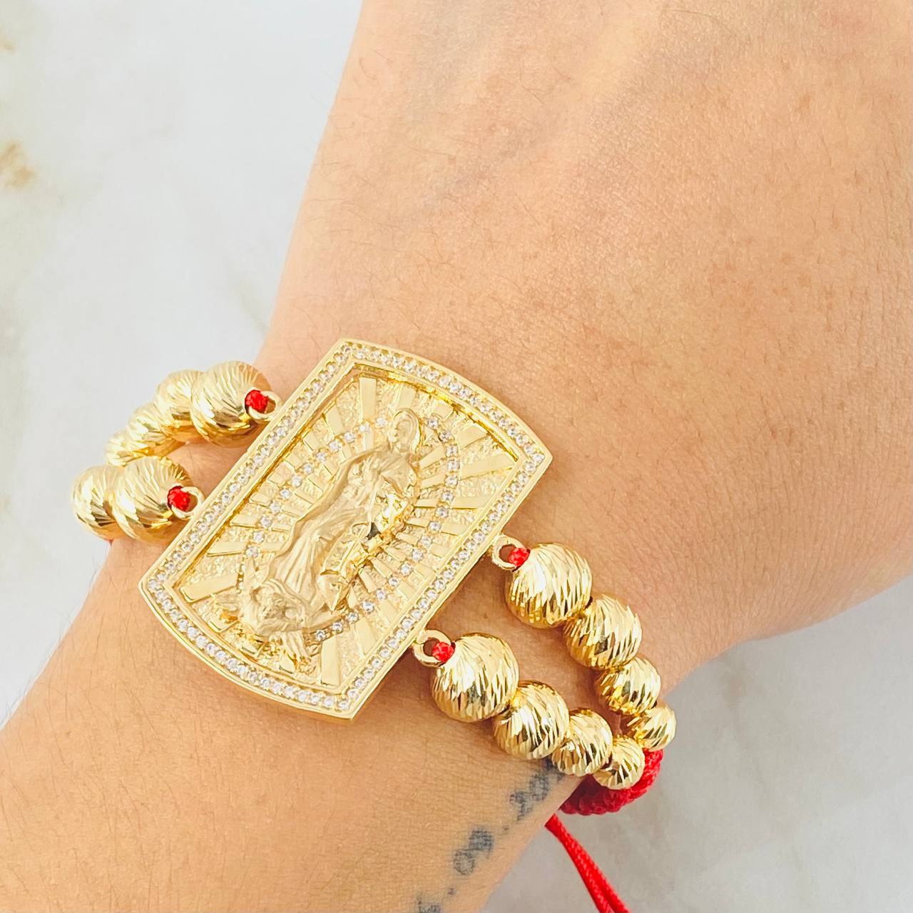 Pulsera Roja Herraje Virgen Guadalupe 15.7gr / 8mm-7mm-6mm-4mm Oro Amarillo 18K ©