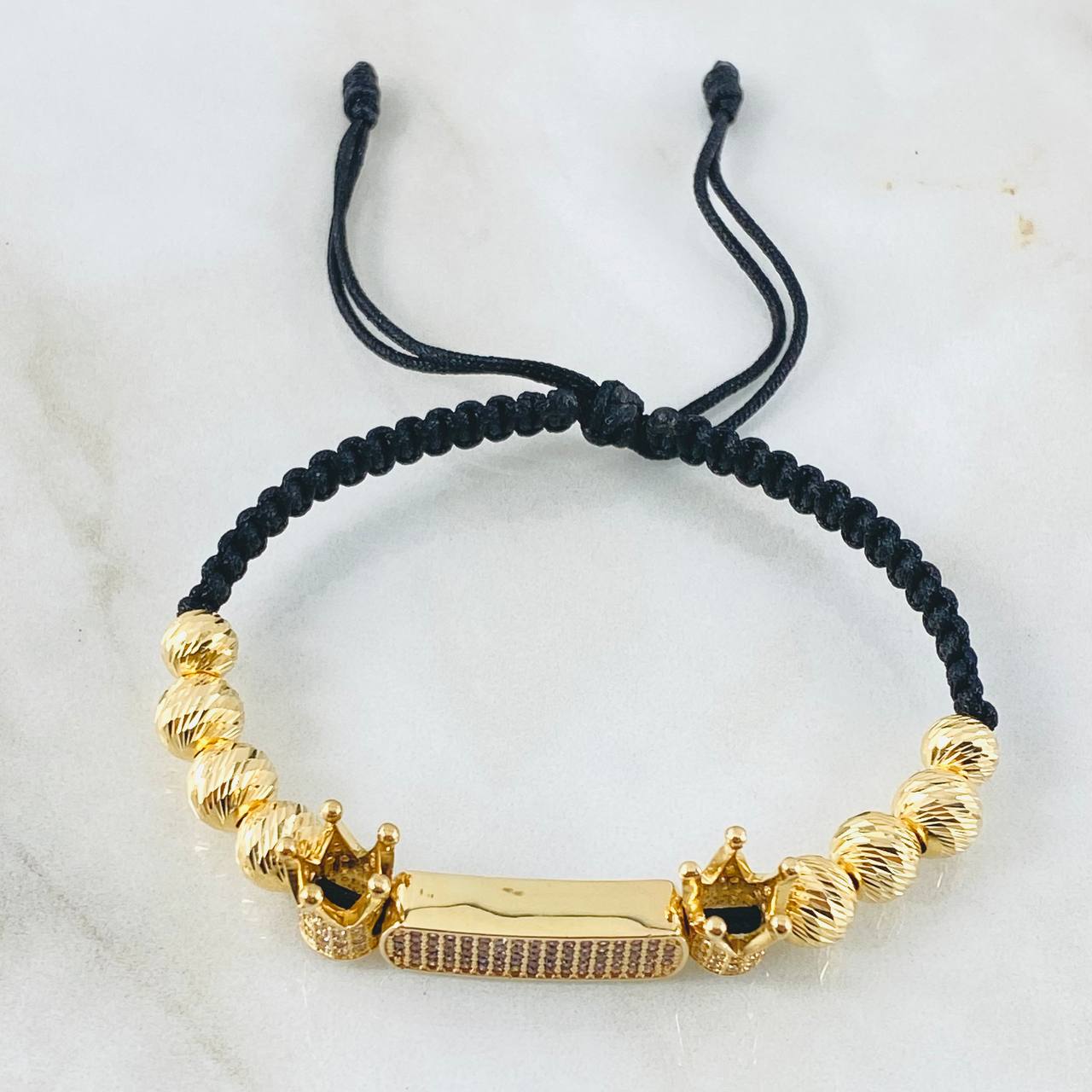 Pulsera Negra Herraje Rectangulo Coronas 9.6gr / 7mm-6mm Oro Amarillo 18K ©