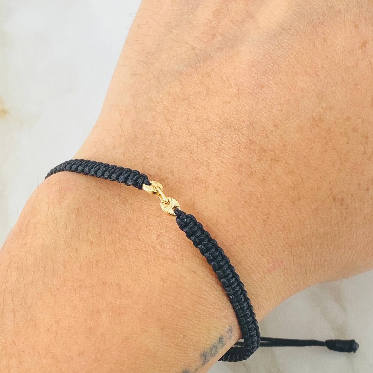 Pulsera Negra Herraje Retazo GC 0.2gr / 3mm Oro Amarillo 18K ©