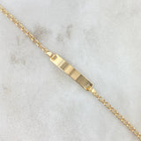 Pulso Aro Seguido 1.1gr / 12.5cm-14.5cm / Placa Bebe Rectangular Oro Amarillo ©