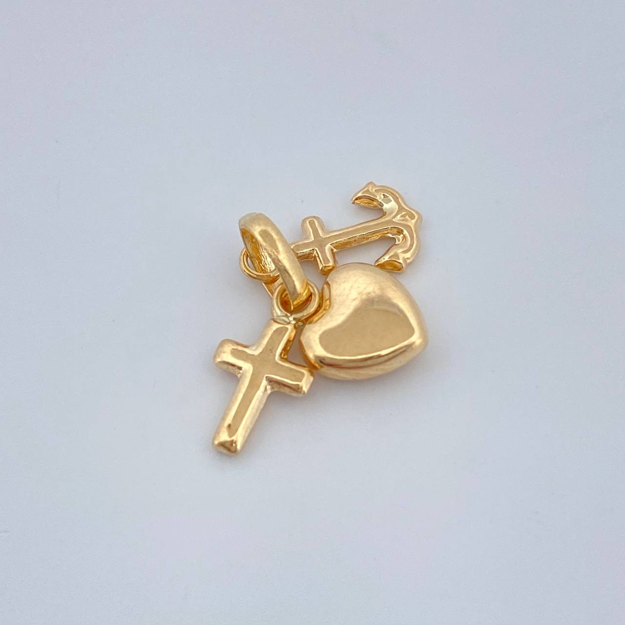 Dije Tres Gracias 0.5gr / 2cm / Oro Amarillo 18K %