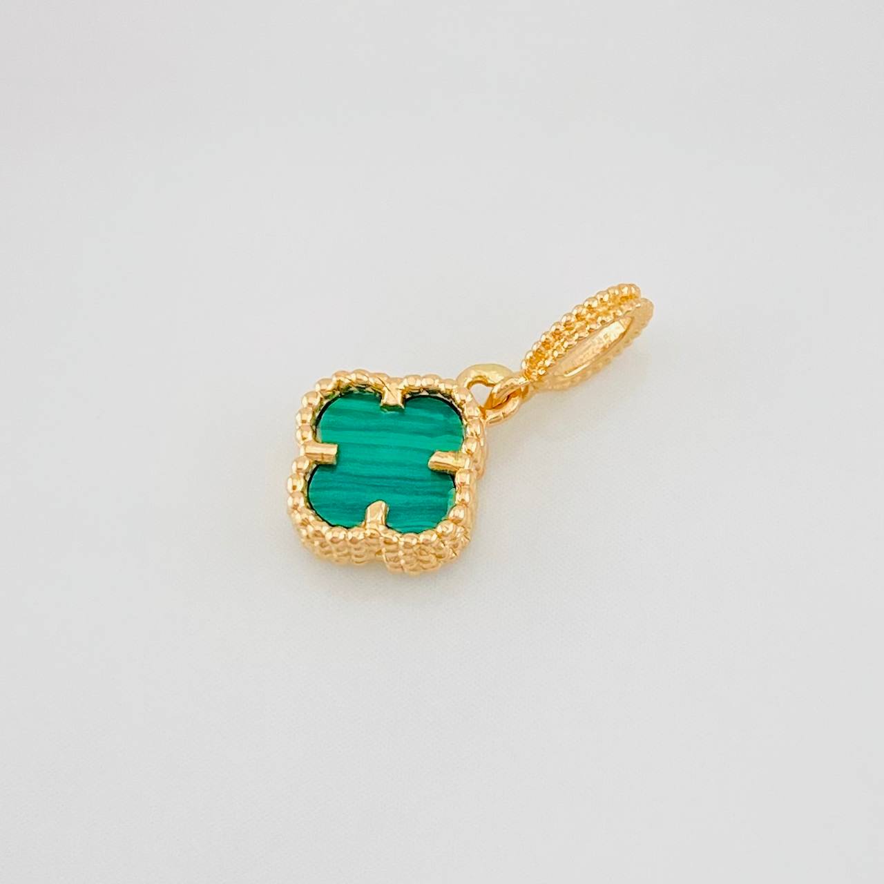 Dije Trebol 0.8g / 1.05cm Oro Amarillo 18K