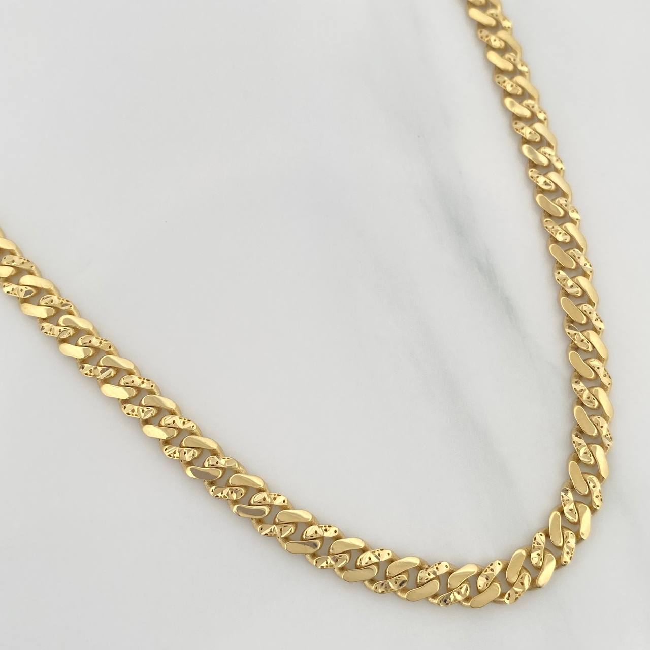Cadena Cubana Infinito 19.2 g / 60.7 cm / 4.6 mm Oro Amarillo 18K