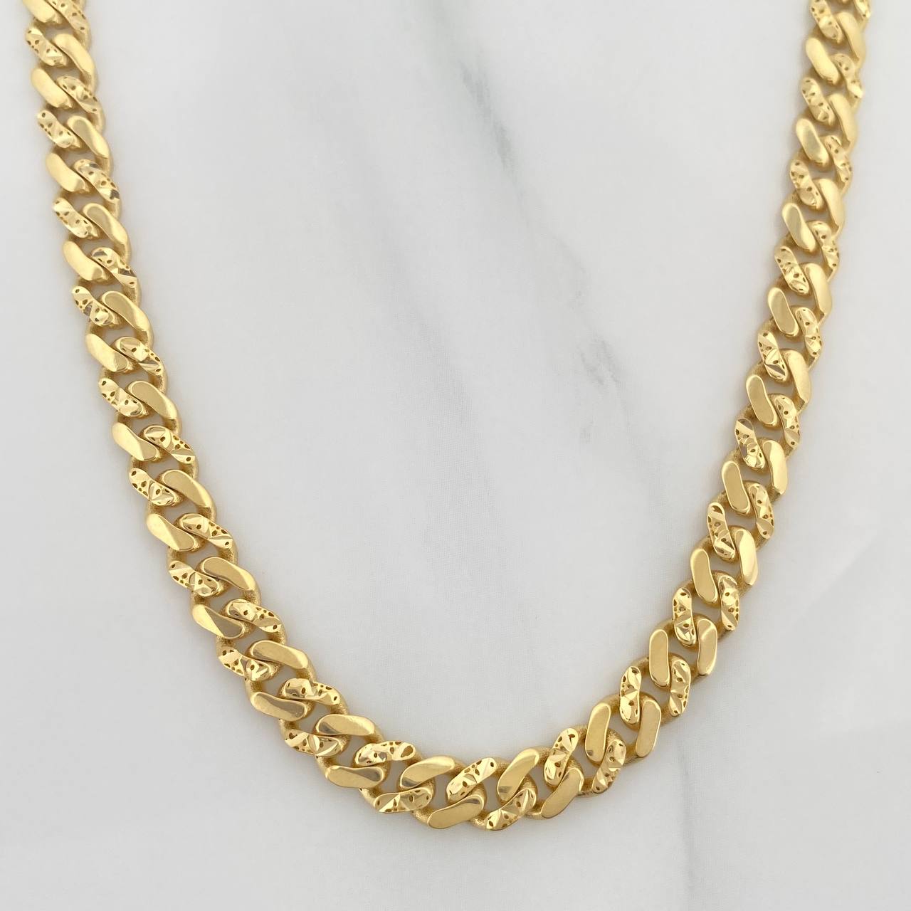 Cadena Cubana Infinito 19.2 g / 60.7 cm / 4.6 mm Oro Amarillo 18K