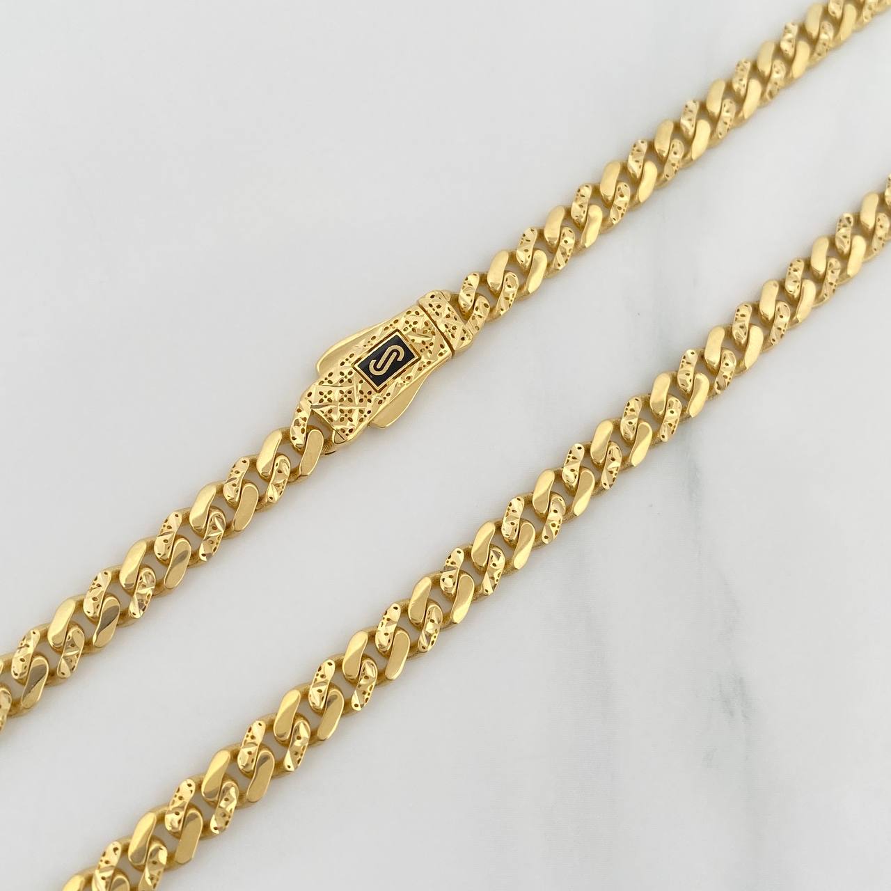 Cadena Cubana Infinito 19.2 g / 60.7 cm / 4.6 mm Oro Amarillo 18K