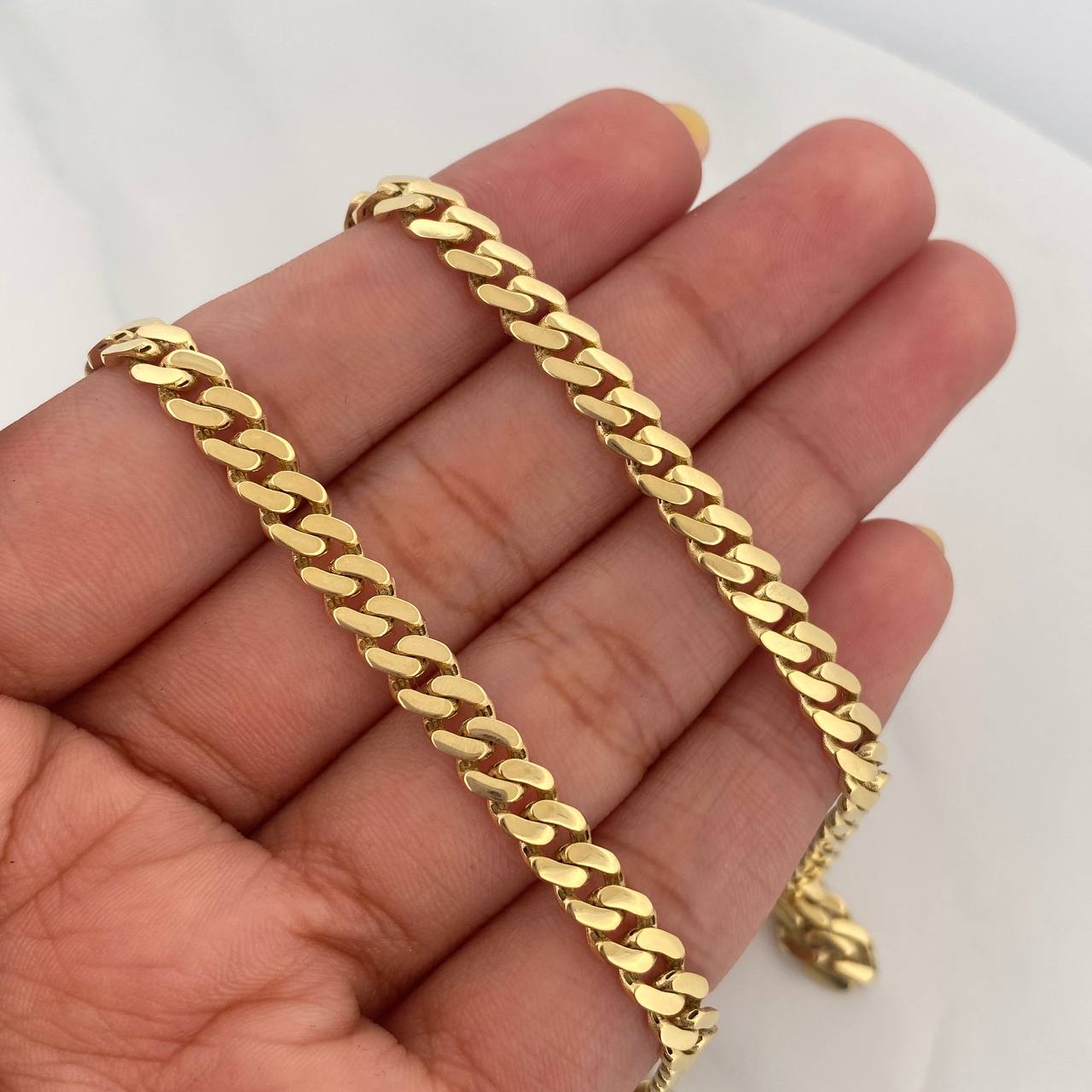 Cadena Cubana Infinito 19.4 g / 61 cm / 4.6 mm Oro Amarillo 18K