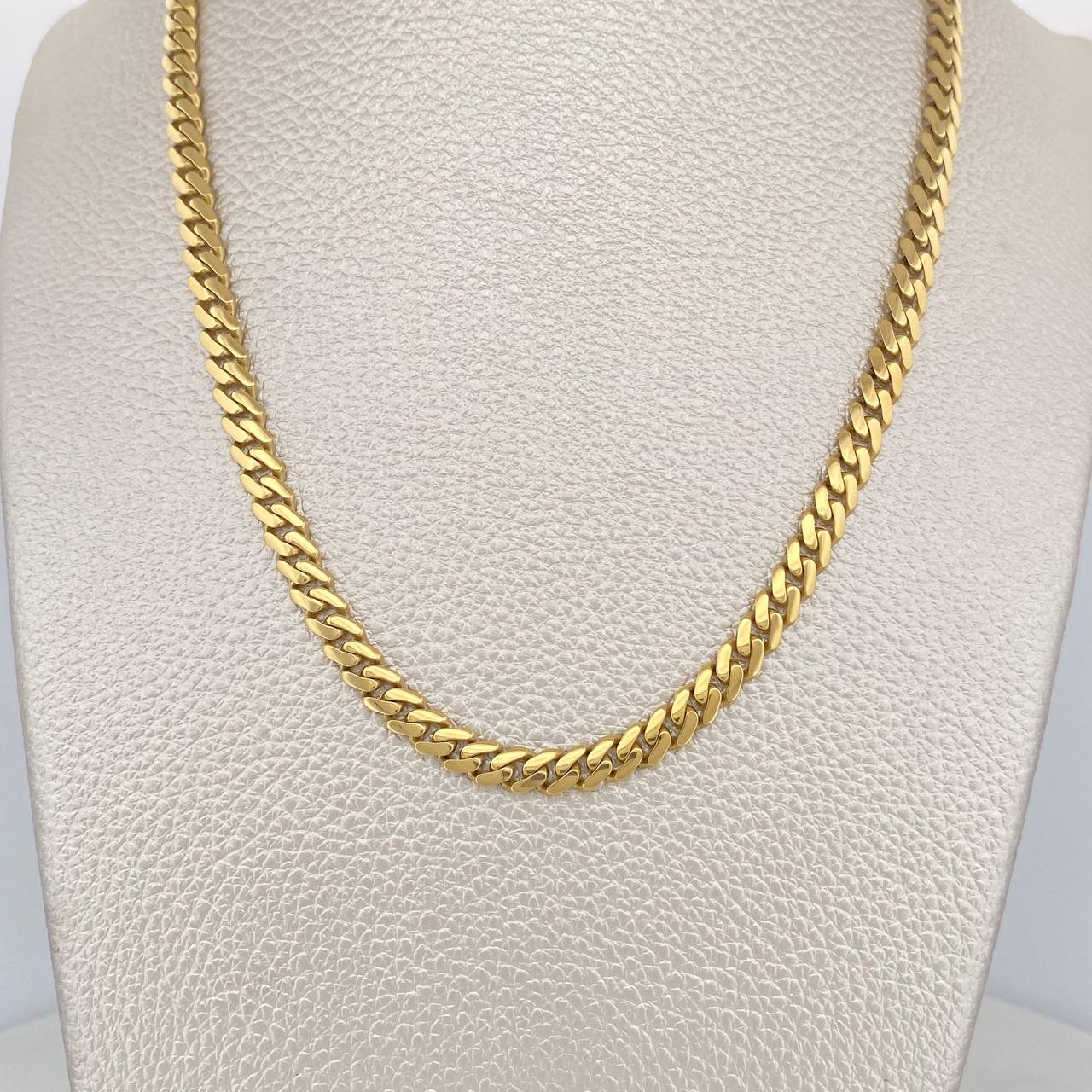 Cadena Cubana Infinito 19.4 g / 61 cm / 4.6 mm Oro Amarillo 18K