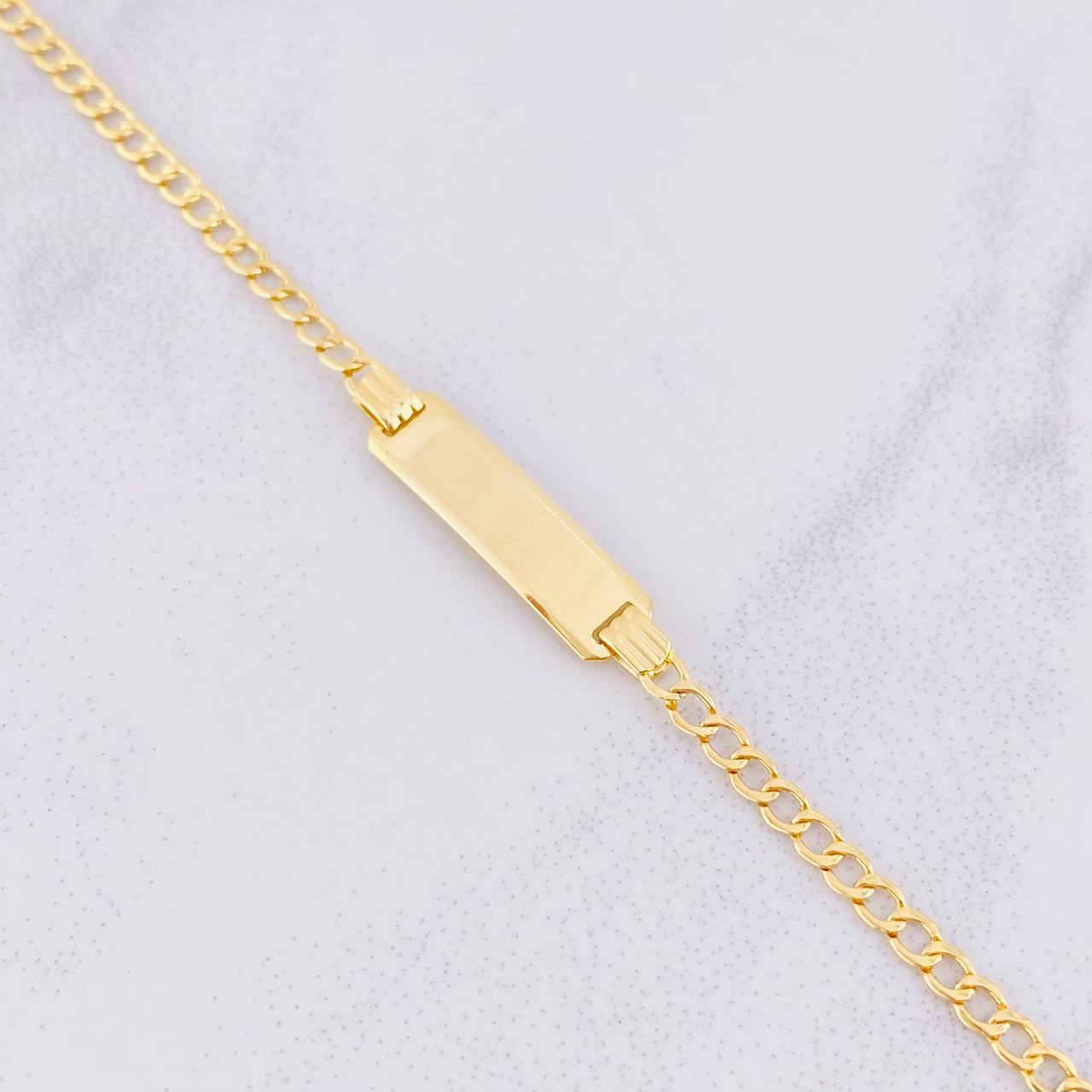 Pulso Cubano Placa Rectangular 2.2g / 16.6cm / 2.6mm Oro Amarillo 18K