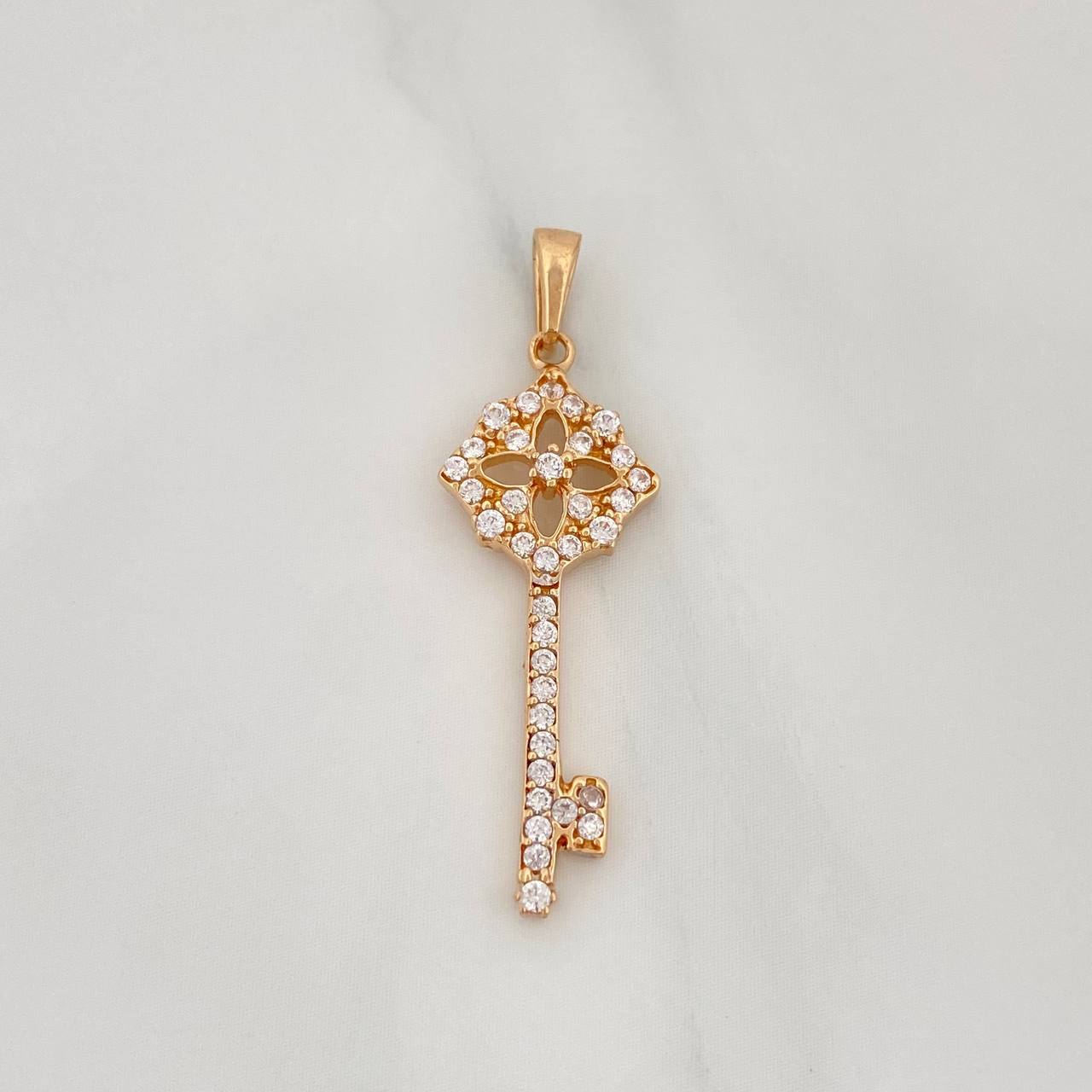 Dije Llave Flor 1.65 g / 3.3 cm Oro Amarillo 18K