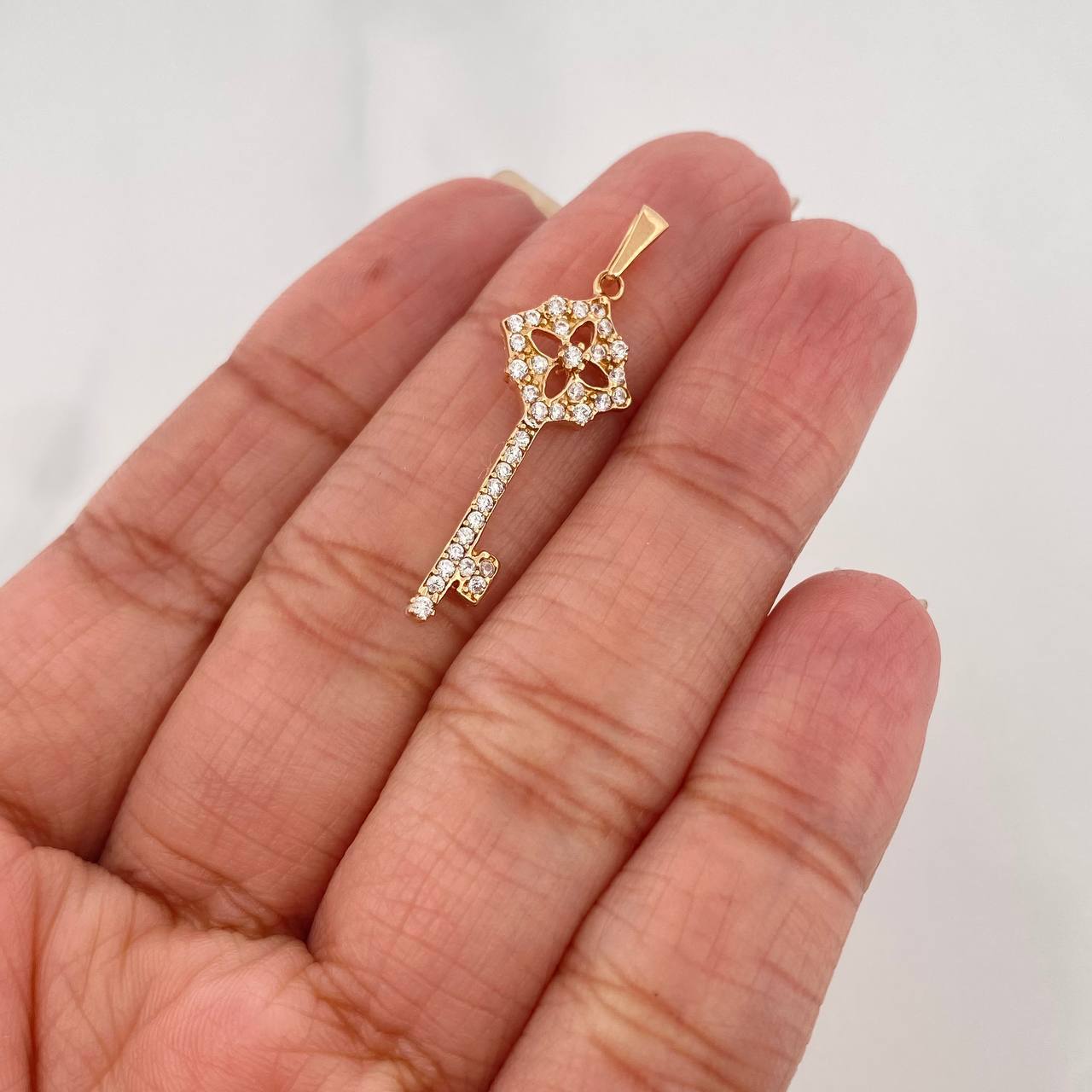 Dije Llave Flor 1.65 g / 3.3 cm Oro Amarillo 18K
