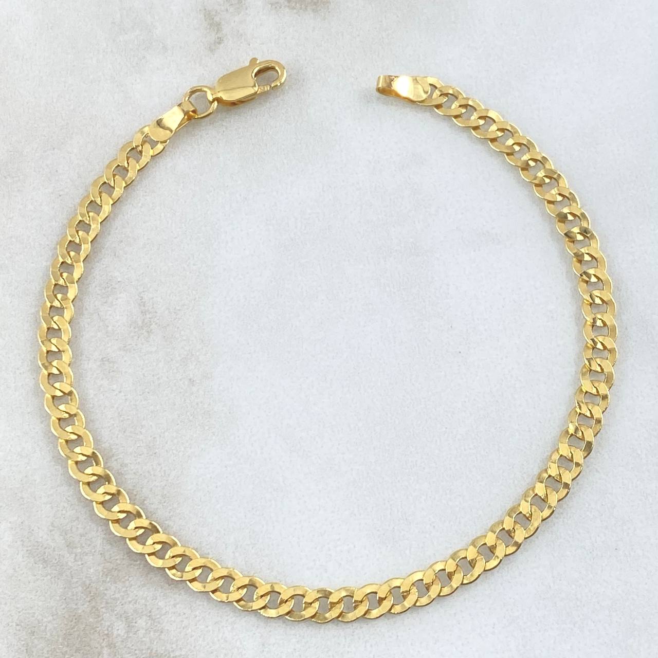 Pulso Cubano 2.7gr / 19cm / 4mm Oro Amarillo +1 18K ©