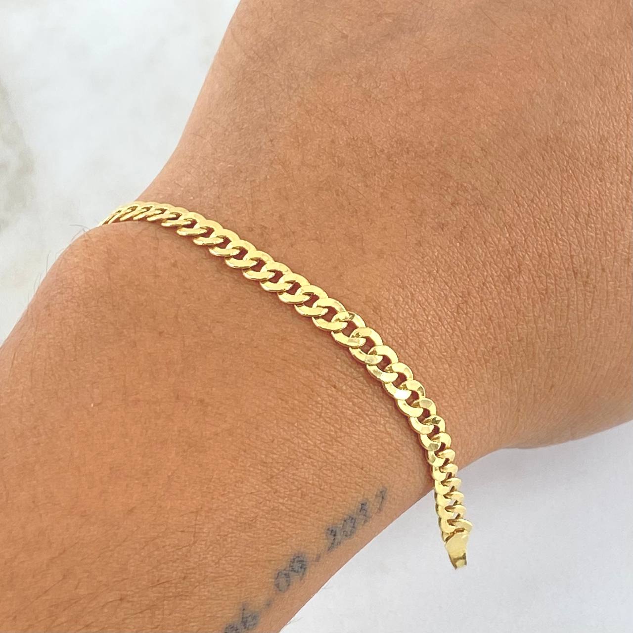 Pulso Cubano 2.7gr / 19cm / 4mm Oro Amarillo +1 18K ©