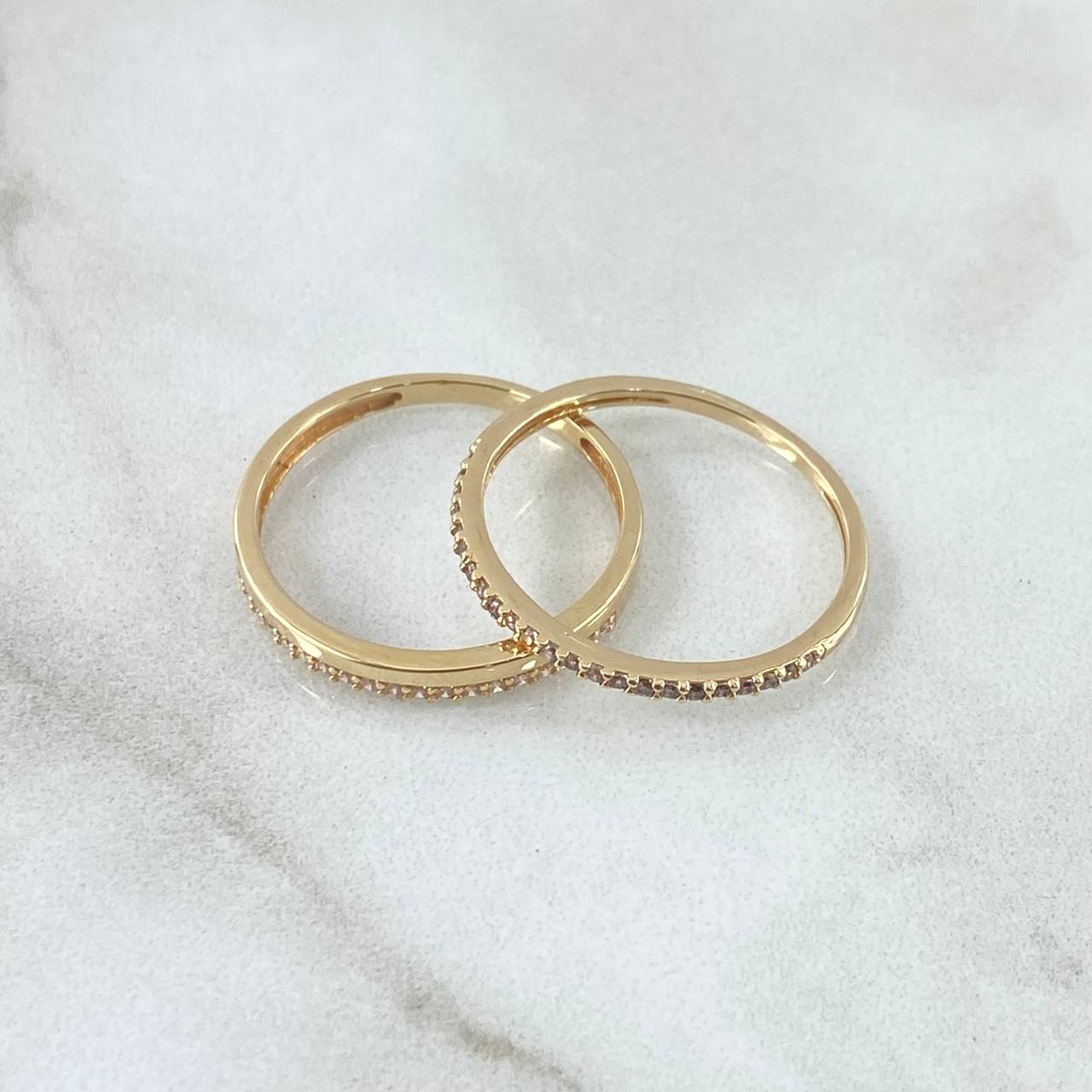 Anillo Set Argolla Matrimonial 2.85gr / T7 1/2 / Circones Blancos Oro Amarillo 18K *