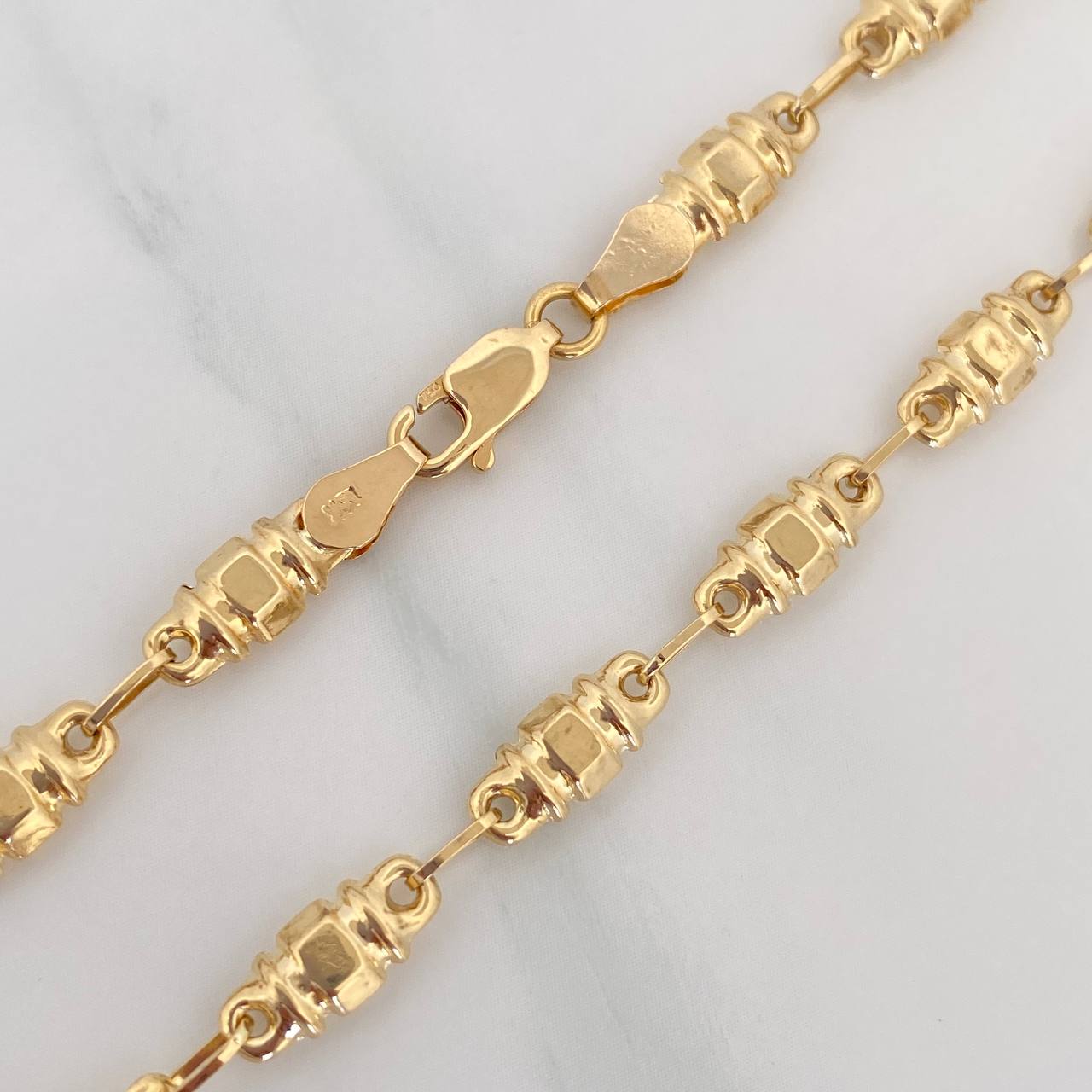 Tobillera Rustico Barril 5.1 g / 25.7 cm / 4.69 mm Oro Amarillo 18K