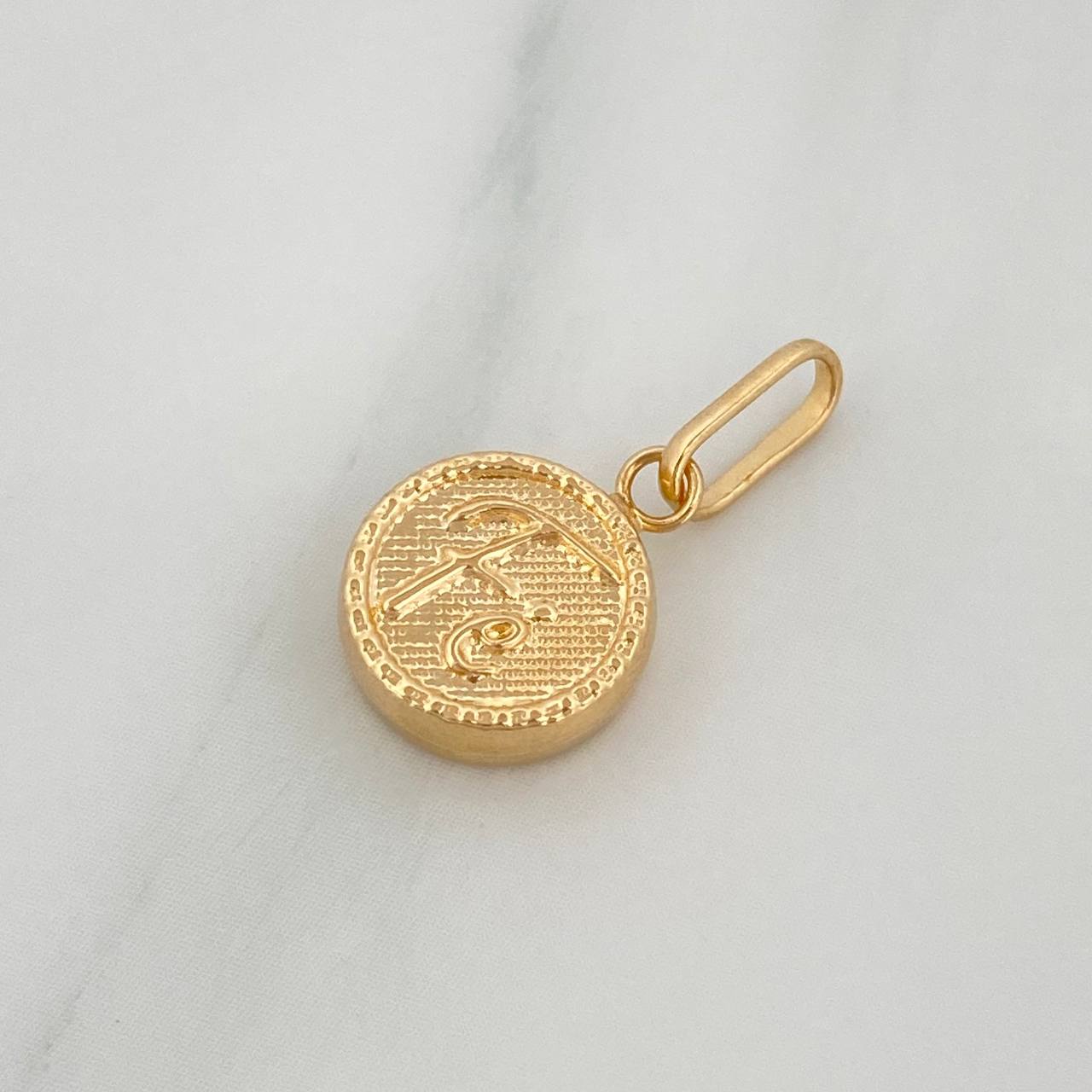Dije Fe 0.65 g / 2 cm Oro Amarillo 18K