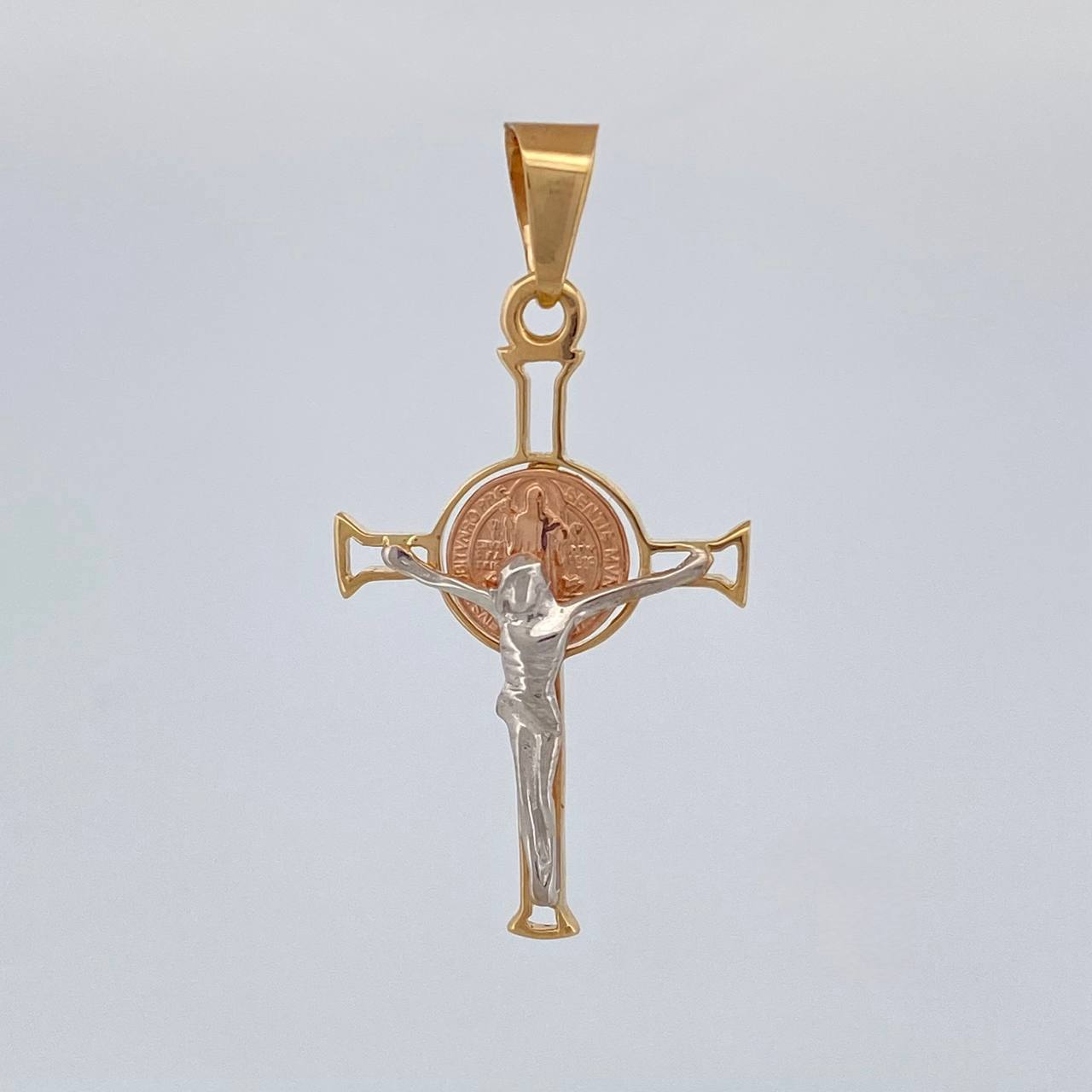 Dije Cruz Cristo San Benito 2.95 g / 4.2 cm Tres Oros 18K