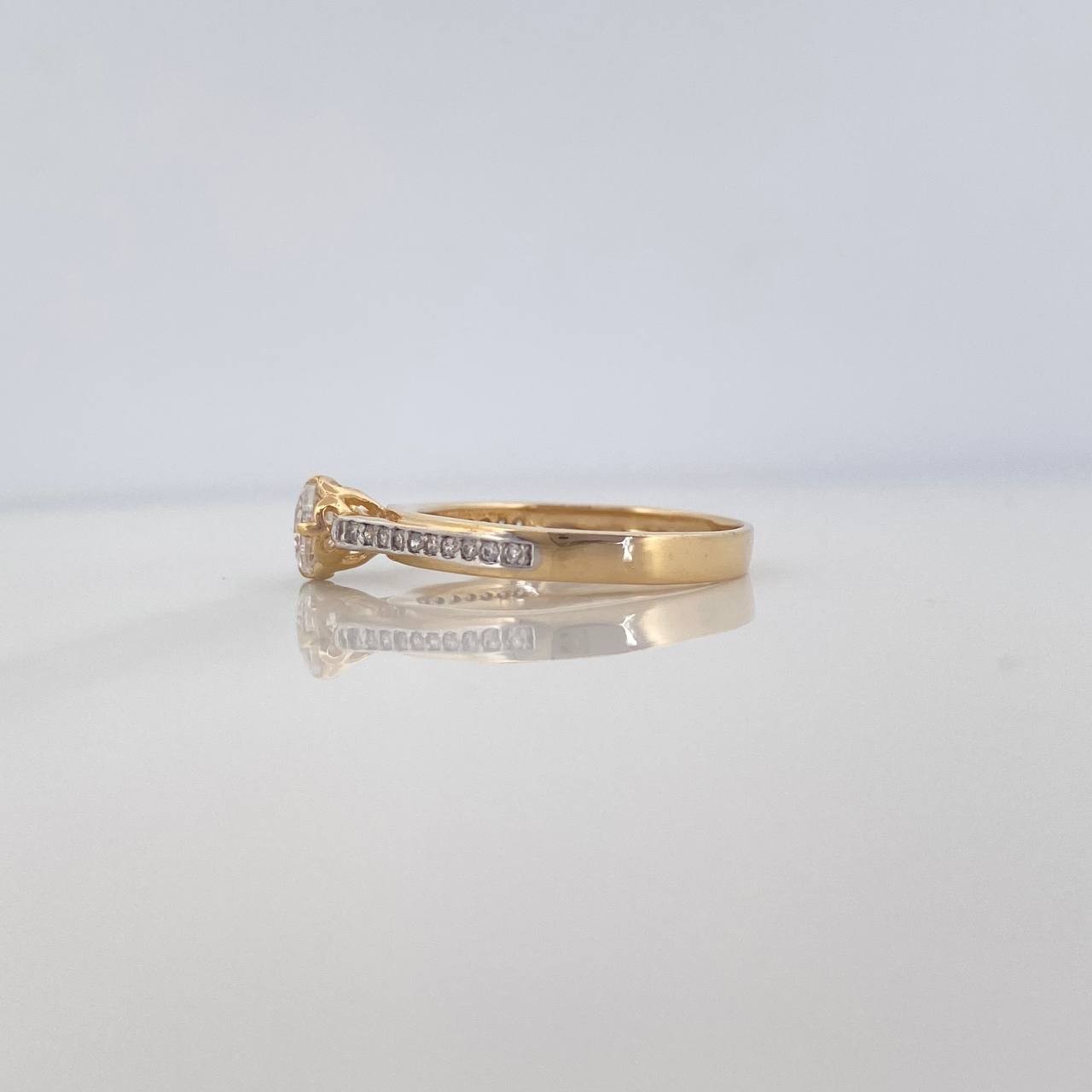 Anillo Solitario Puente 2.65 g / T6 1/2 Dos Oros Amarillo Blanco 18K