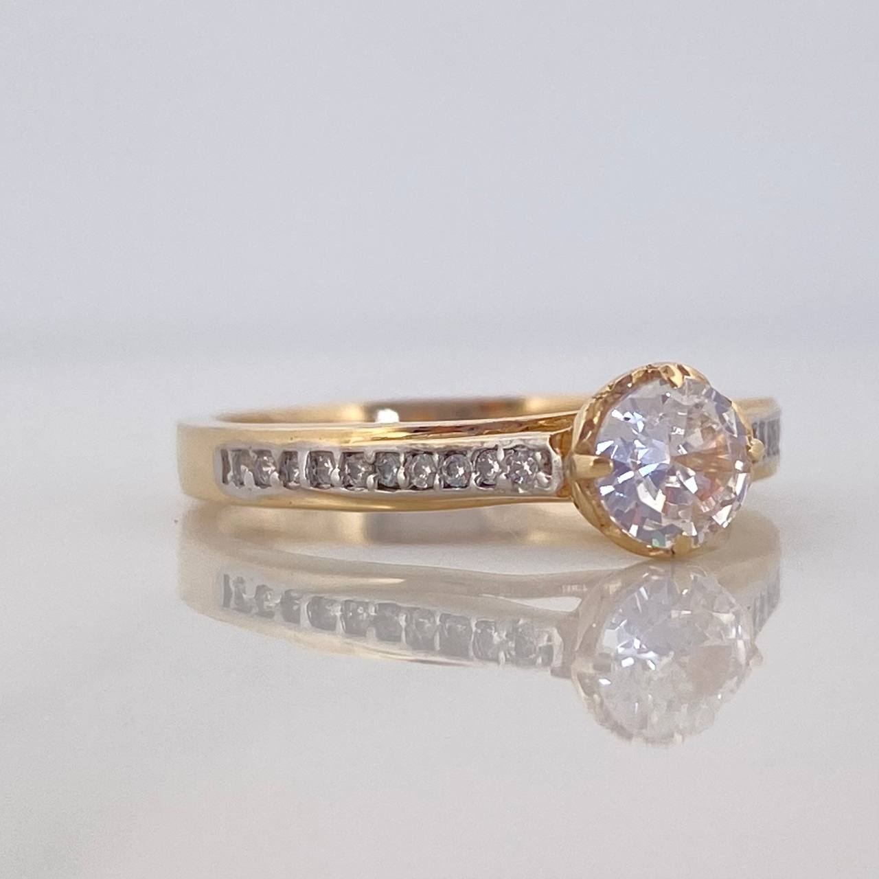 Anillo Solitario Puente 2.65 g / T6 1/2 Dos Oros Amarillo Blanco 18K