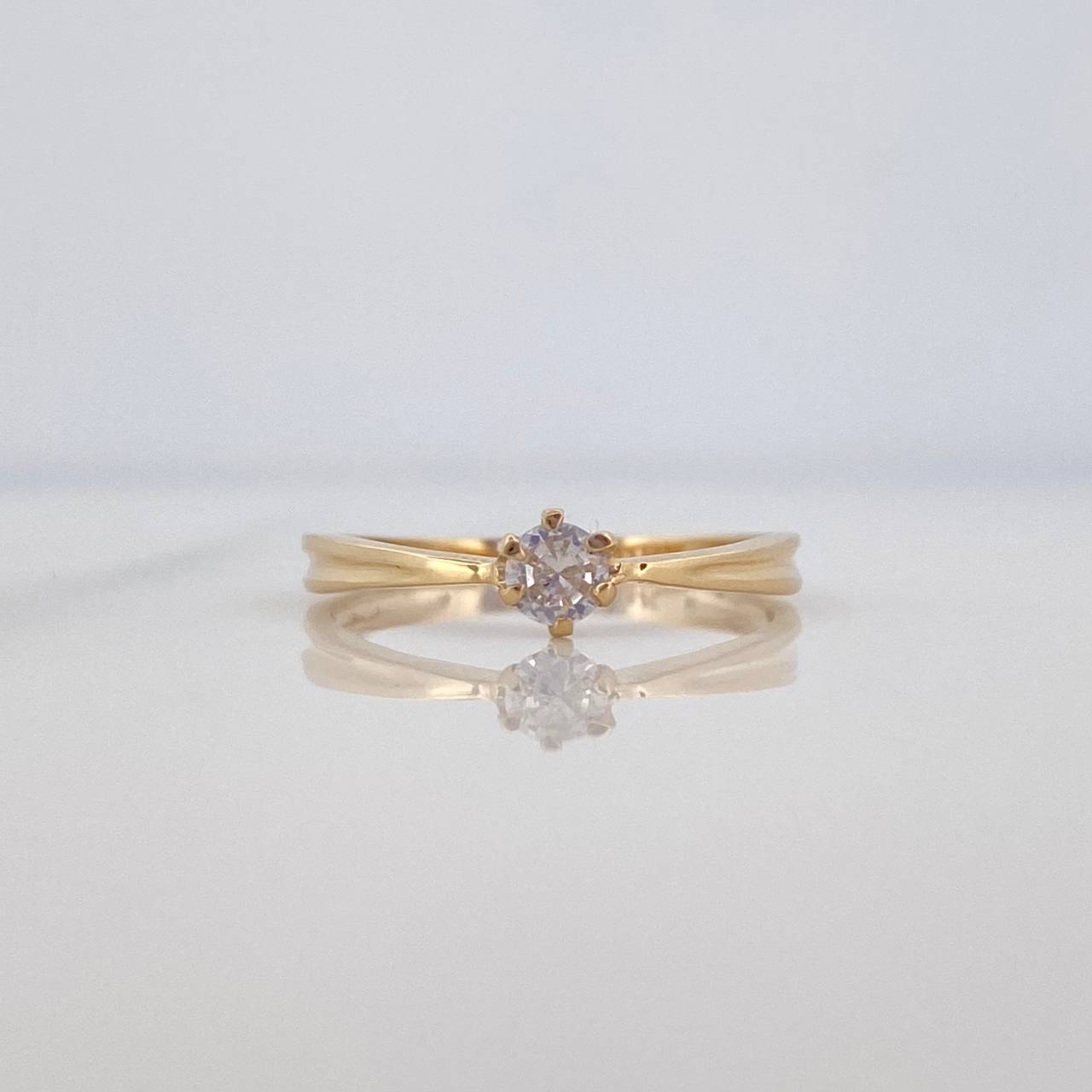 Anillo Solitario 1.35 g / T6 Oro Amarillo 18K