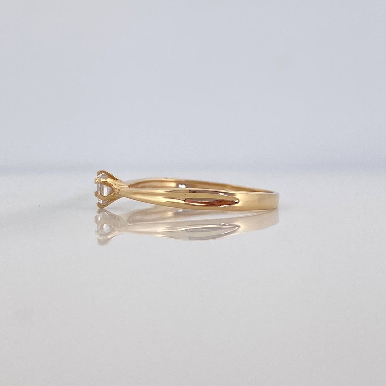Anillo Solitario 1.35 g / T6 Oro Amarillo 18K