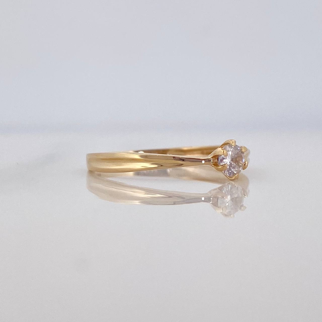 Anillo Solitario 1.35 g / T6 Oro Amarillo 18K