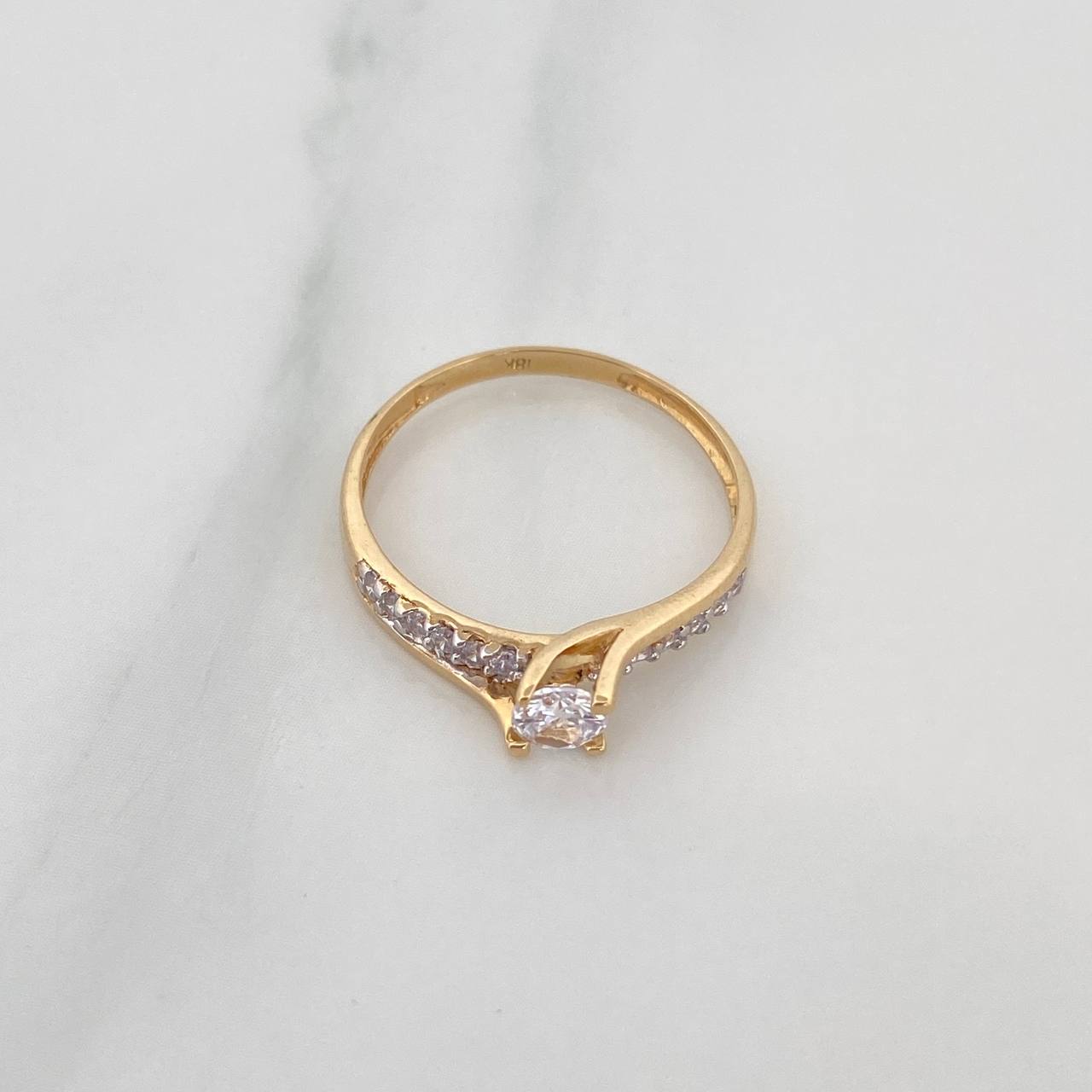 Anillo Solitario Linea Invertida 1.7 g / T6 Dos Oros Amarillo Blanco 18K