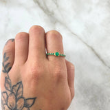 Anillo Solitario Lineas Tupidas 2.3gr / T6 3/4 / Esmeraldas 36pts Oro Amarillo 18K (Joya)