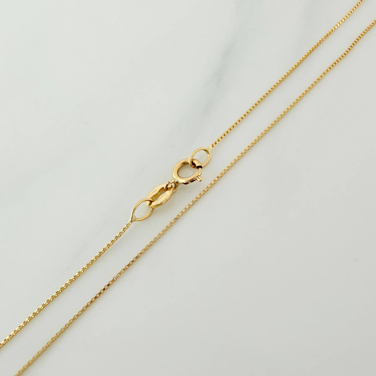 Set Cadena y Dije Veneciana + Virgen Milagrosa 1.3gr / 40.2cm / 0.55mm Oro Amarillo 18K (Oferta) &