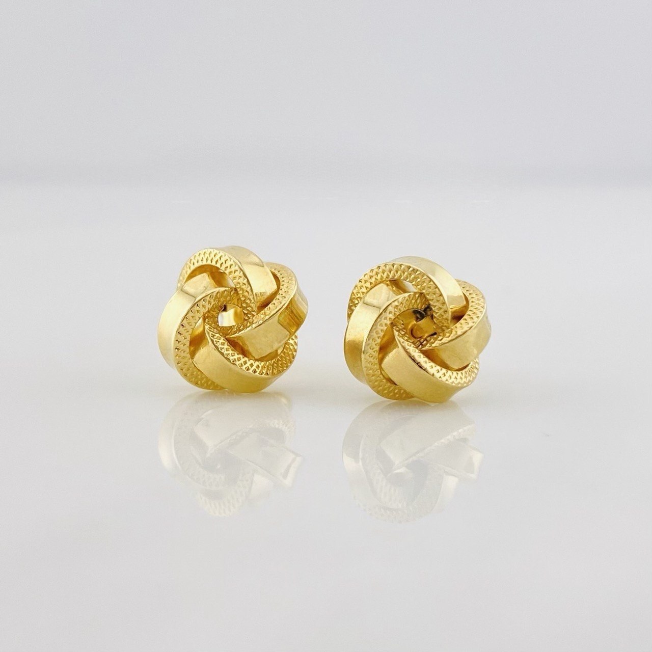 Topos Nudo 1.6g / 9.2mm Oro Amarillo 18K