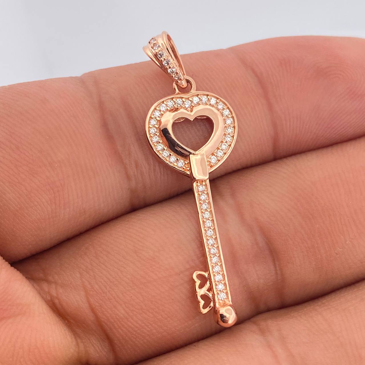 Dije Llave Corazon 2.35gr / 4cm / Oro Rosa 18K &