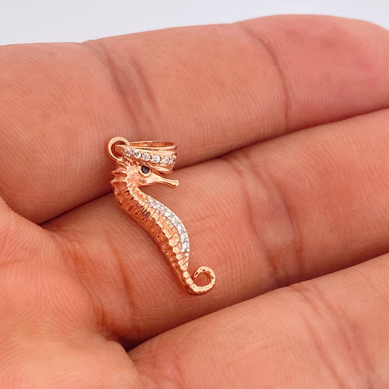 Dije Caballito De Mar 1.75gr / 2.7cm / Dos Oros Blanco Rosa 18K &