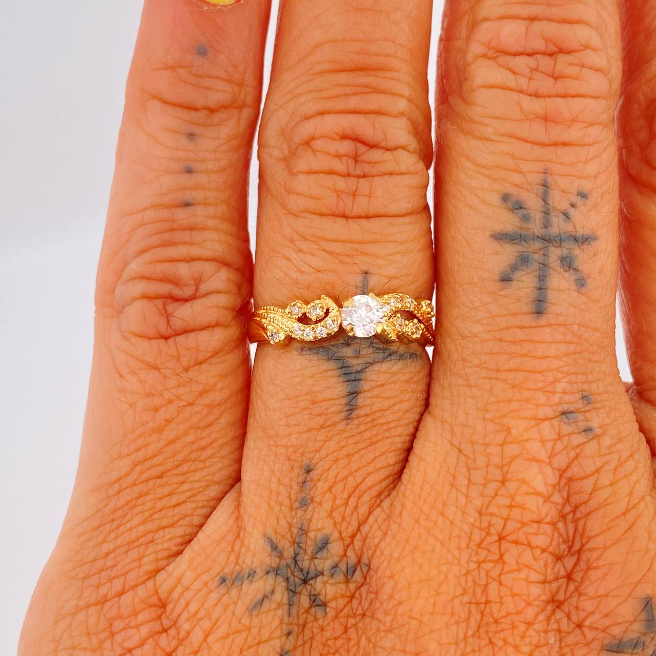 Anillo Solitario Olas Cruzadas 1.6gr / T6 1/2 / Oro Amarillo 18K &