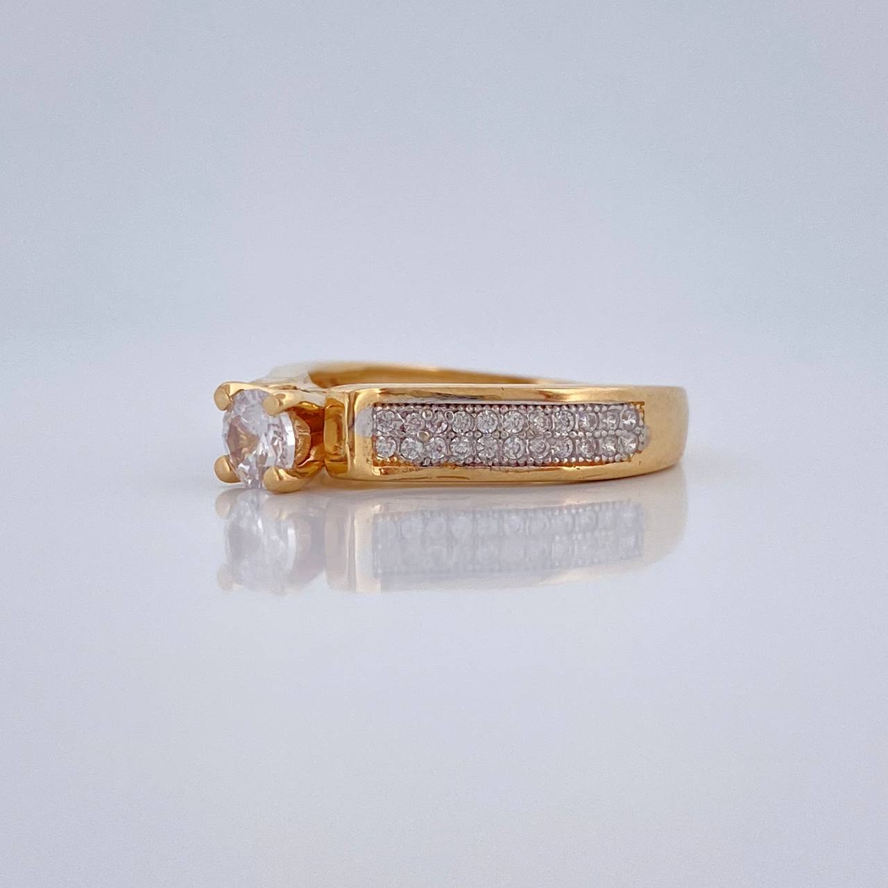 Anillo Solitario 4.3gr / T6 1/2 / Oro Amarillo Oro Blanco 18K &