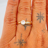 Anillo Solitaro Linea Invertida 2.7gr / T7 / Oro Amarillo 18K &
