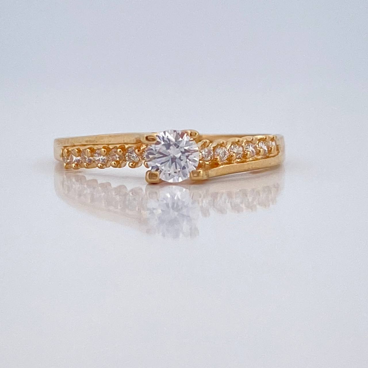 Anillo Solitario Linea Invertida 1.5gr / T6 3/4 / Oro Amarillo 18K &