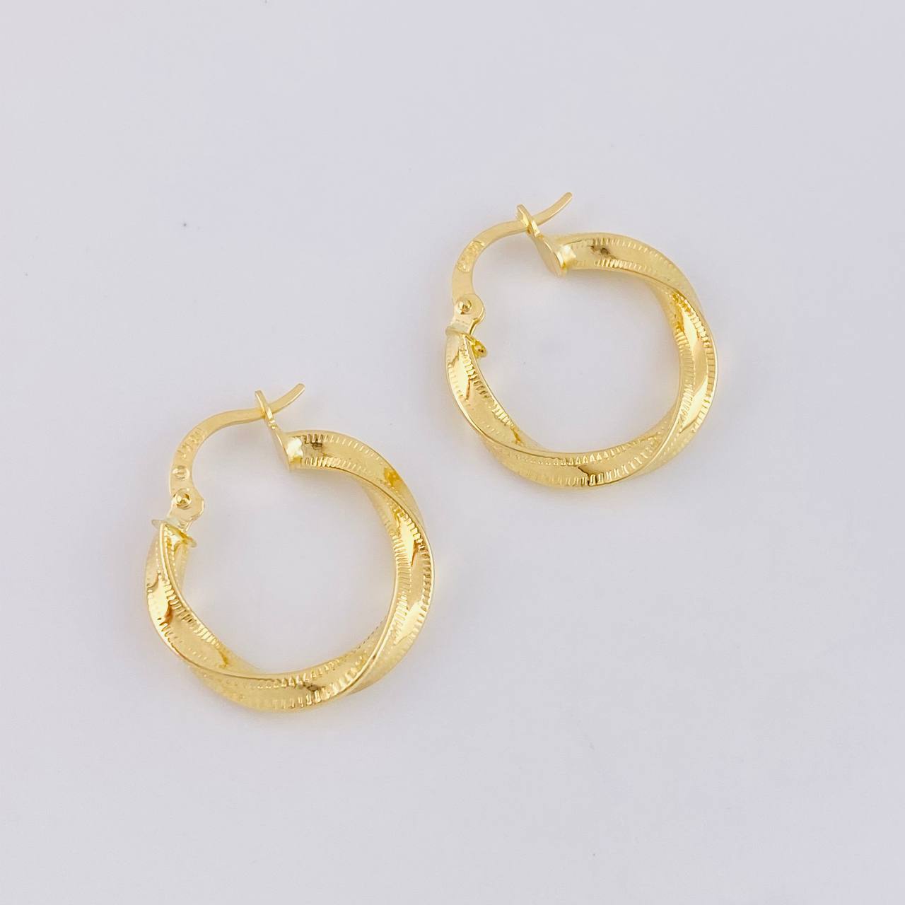 Candongas Entonchardas Punteadas 1.95g / 2.2cm Oro Amarillo 18K