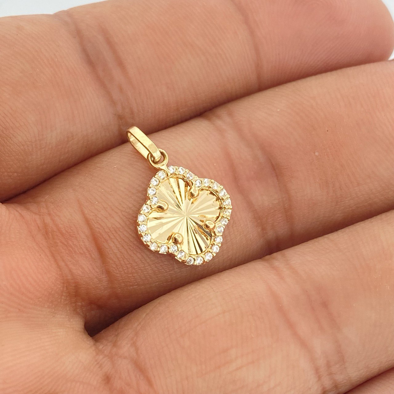 Dije Trebol 1.25gr / 2cm / Oro Amarillo 18%