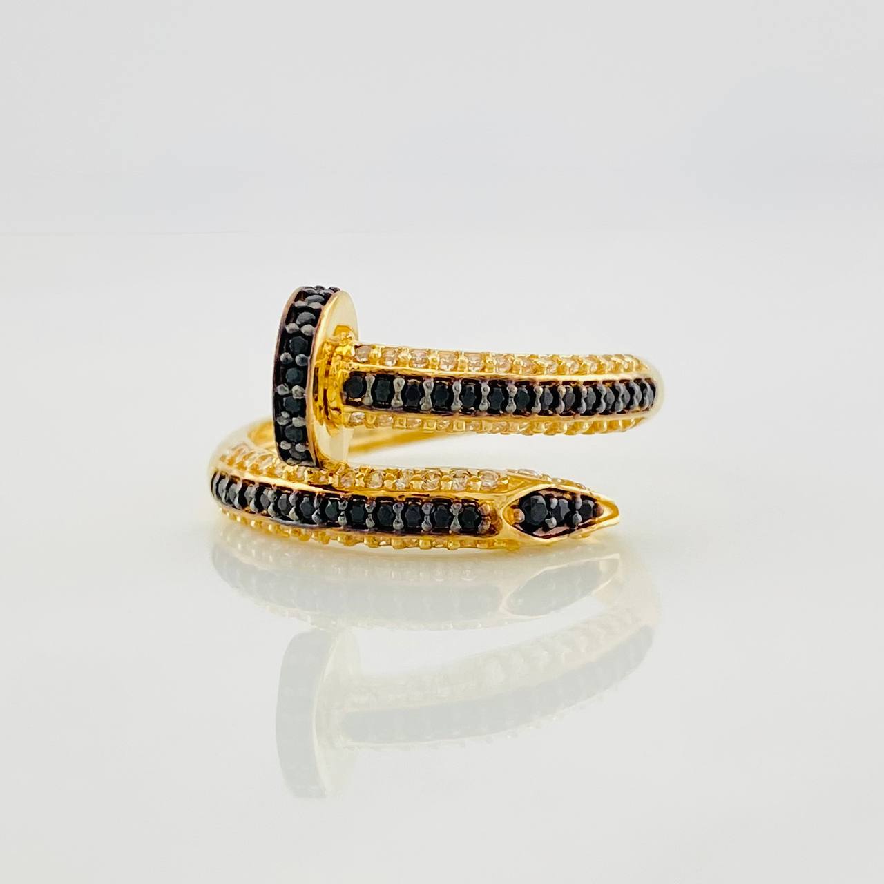 Anillo Clavo 4.2g / T7 1/2 Dos Oros Negro Amarillo 18K
