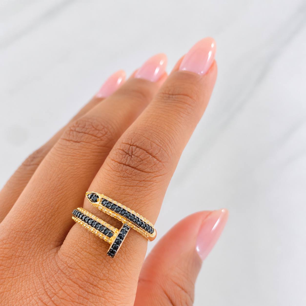 Anillo Clavo 4.2g / T7 1/2 Dos Oros Negro Amarillo 18K