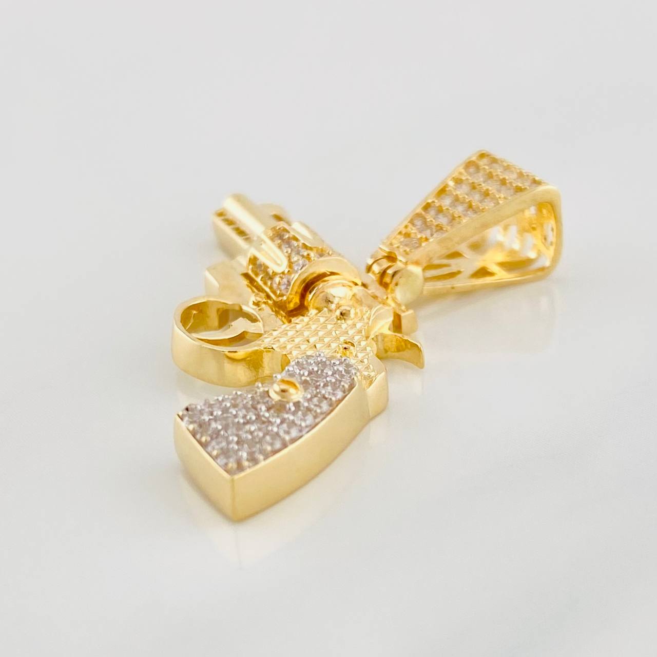 Dije Revolver 4.05g / 2.08cm Dos Oros Amarillo Blanco 18K
