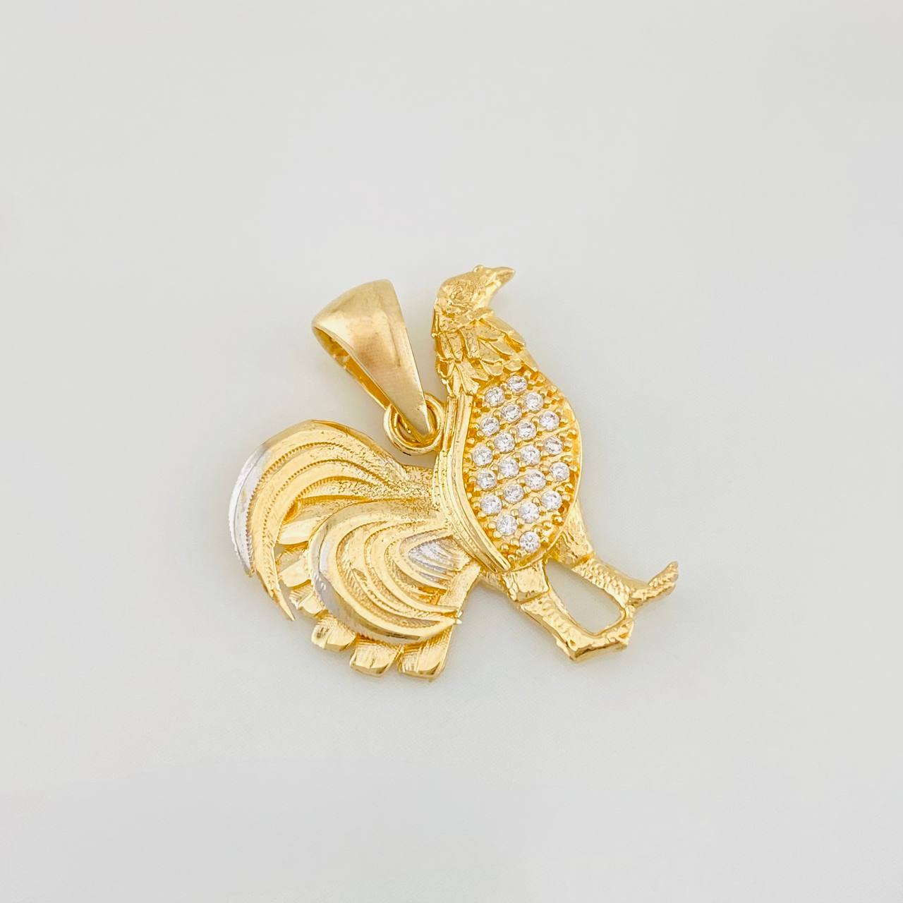 Dije Gallo 2.95g / 2.02cm Dos Oros Amarillo Blanco 18K