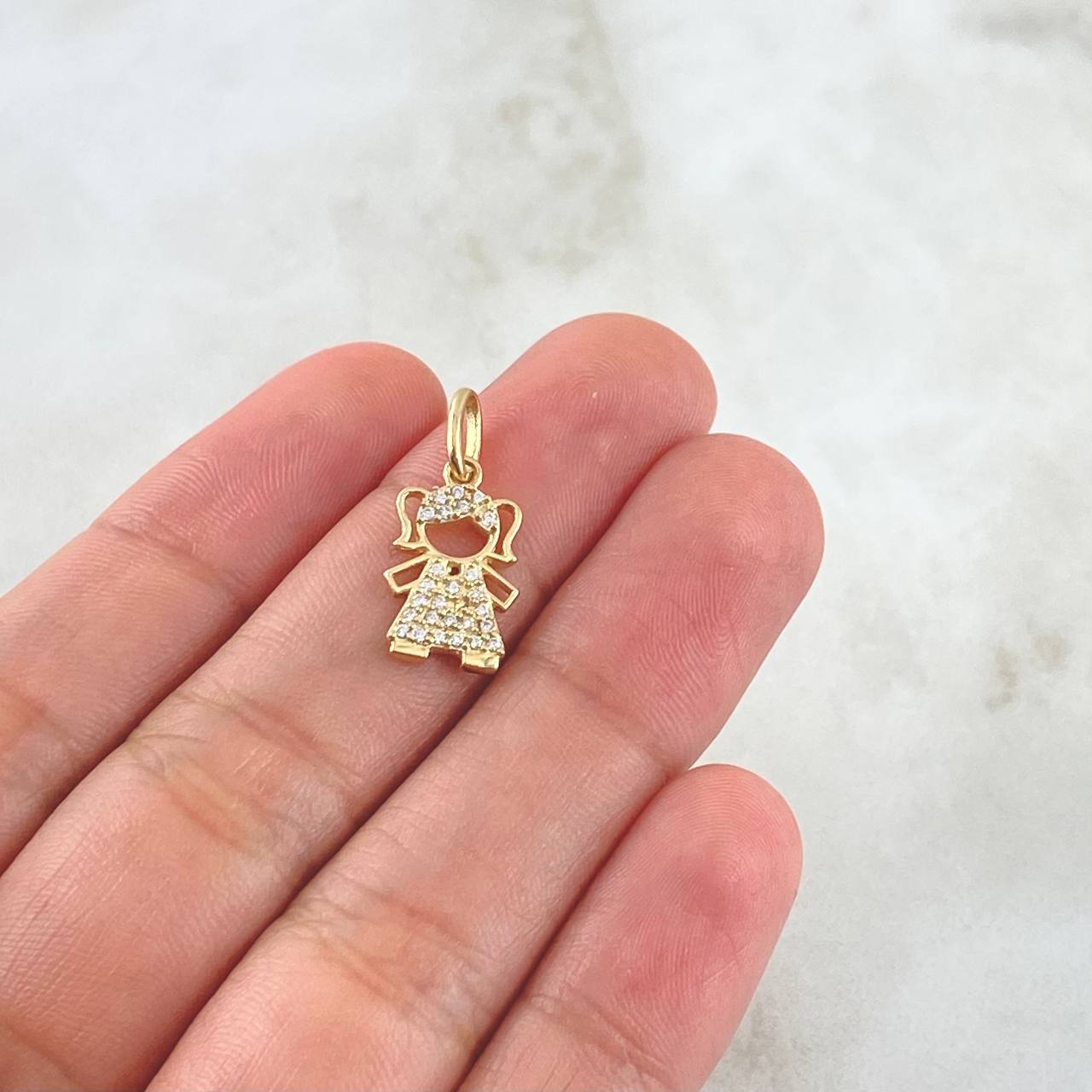 Dije Niña 1.3gr / 2cm / Circones Blancos Oro Amarillo 18K