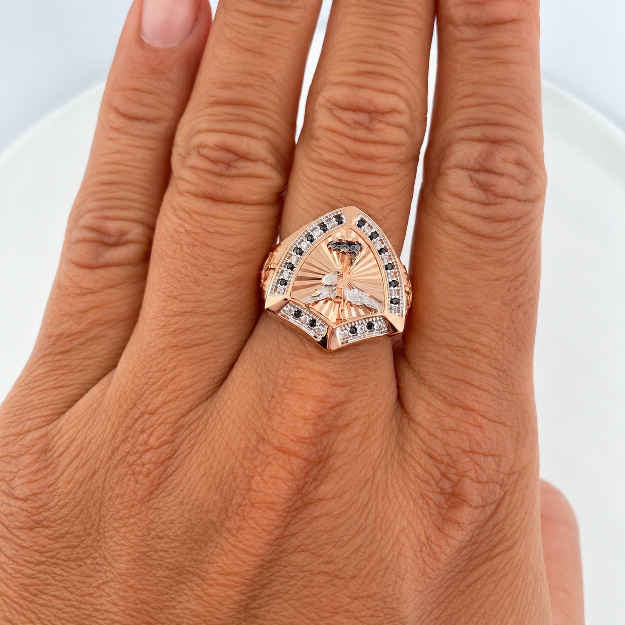 Anillo San Gabriel Arcángel 9.4g / T8 3/4 Tres Oros 18K