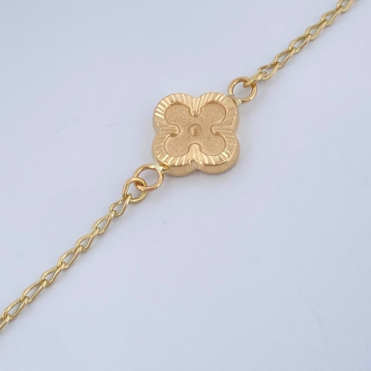 Pulso Trebol Espiga 3.55gr / 18.6cm / 2mm Oro Amarillo 18K &