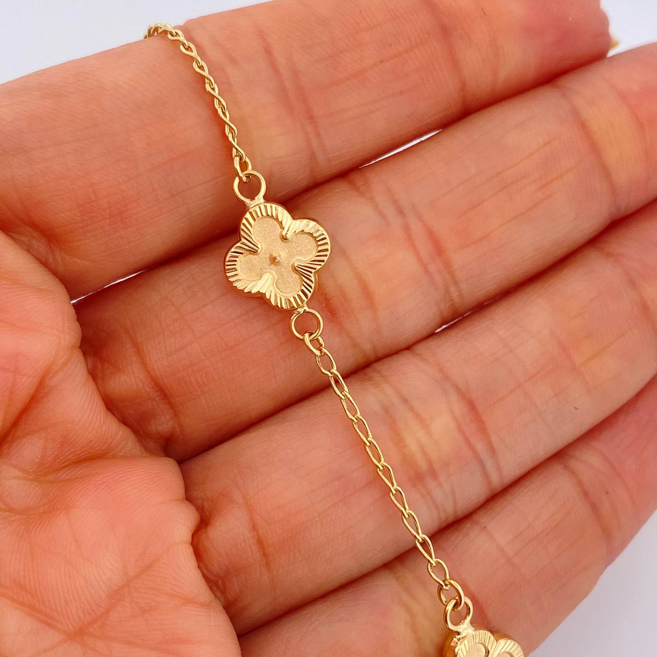 Pulso Trebol Espiga 3.55gr / 18.6cm / 2mm Oro Amarillo 18K &
