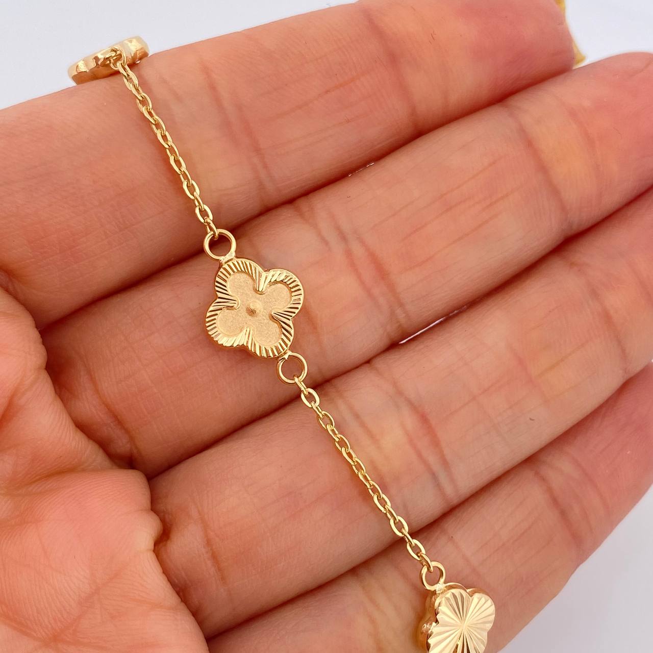 Pulso Trebol Aro Seguido 3.65gr / 18.7cm / 1.8mm Oro Amarillo 18K &